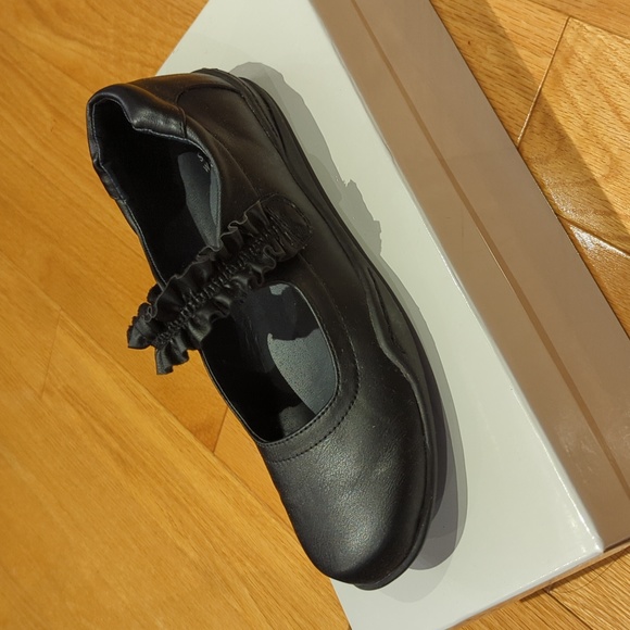 Stuart Weitzman children's shoes - Picture 4 of 5